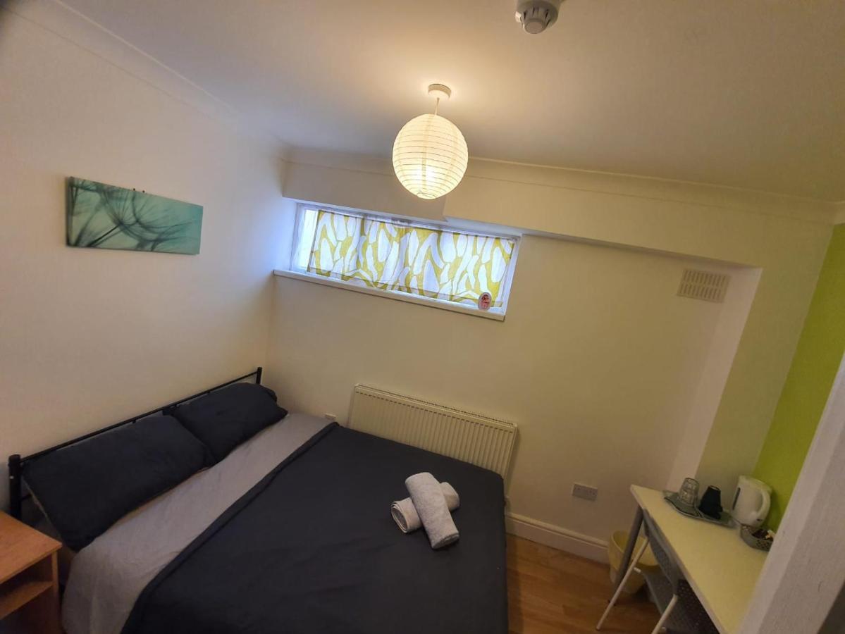 Eastwood Rooms Goodmayes エクステリア 写真